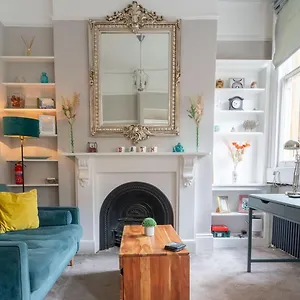 elegant-1br-apartment-central-bath.tophotelsbath.com/